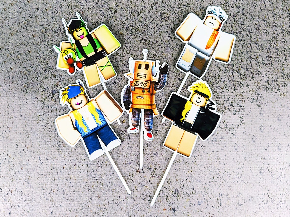Set of 10 Personalized Roblox Cake Toppers with Name and Age - A Must-Have for Your Roblox-Themed Celebration